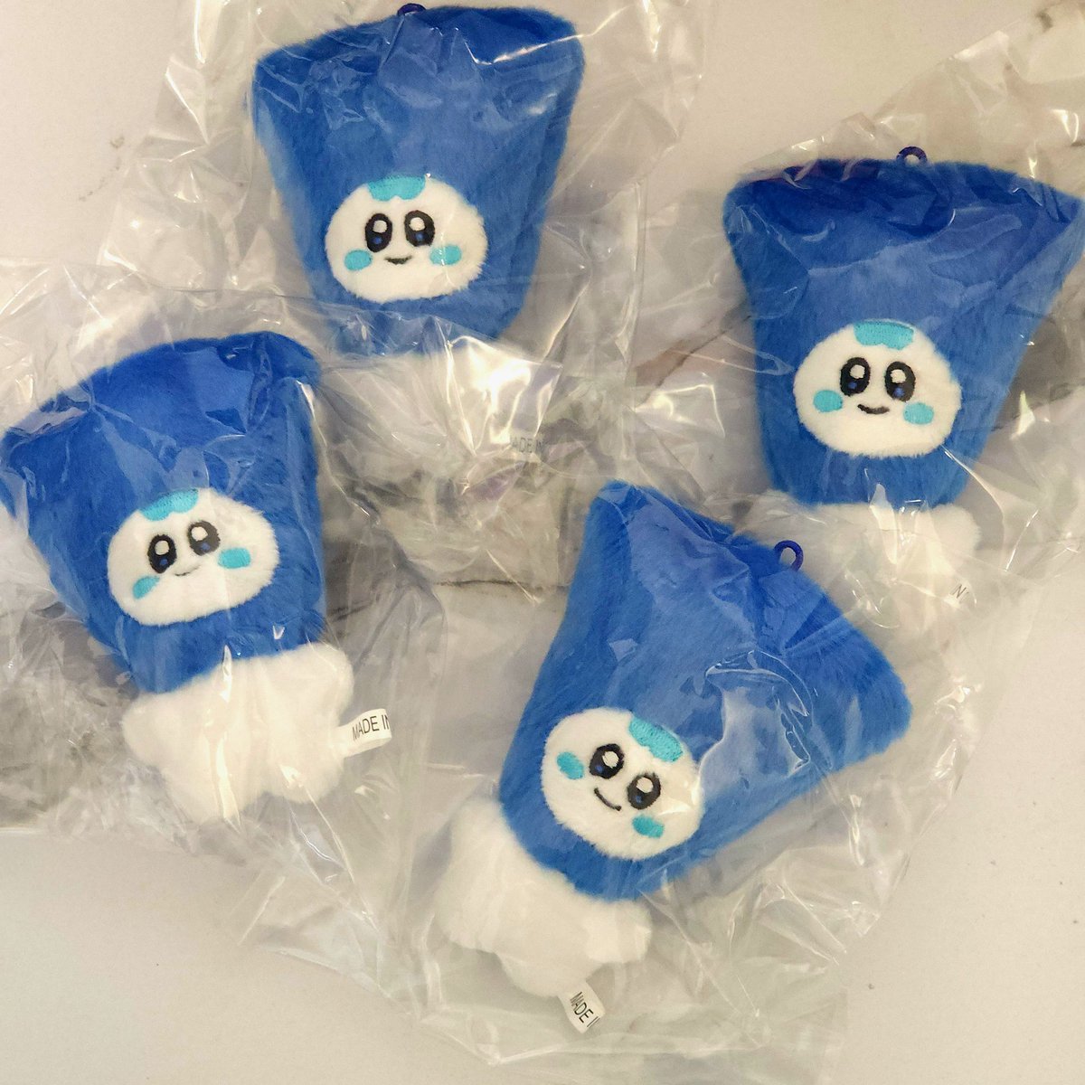 #RT) 💥멜봉이 찐막 재고 판매💥

방 정리를 하다 주인님 품으로 들어가지 못한 멜봉이(4개)를 발견하게 되었어요💭🫠

혹시나 구매를 원하시는 분은 DM으로 연락주시면 감사하겠습니다💙

‼️ 가격은 17000원 + 배송비 입니다!
‼️ 입양증 포함입니다!

#멜봉이 #비투비 #btob #팬덤 #인형