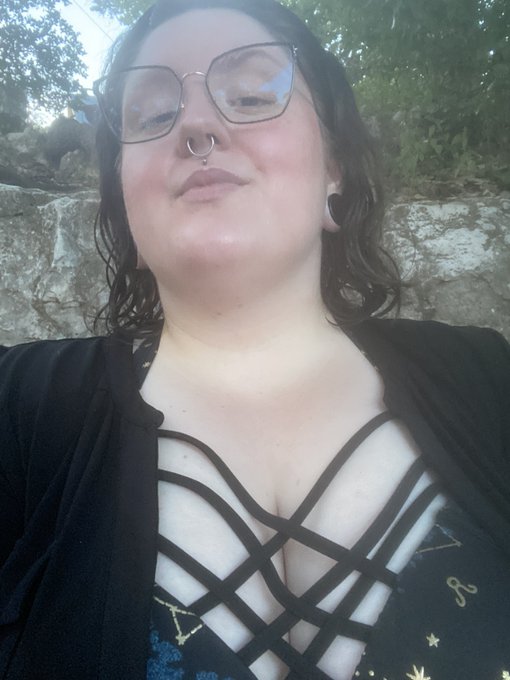 Going to the pool was the best decision https://t.co/9Zcrc0KYoC