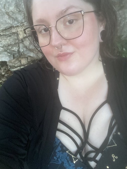 Going to the pool was the best decision https://t.co/9Zcrc0KYoC