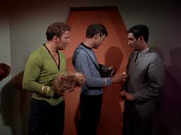 laredoart2018's tweet photo. This was a nice little surprise. I never suspected him when I saw it for the first time. It would have been easy to simply pick Koloth or another of his crew but this choice was the best. #MeTVStarTrek #TheTroubleWithTribbles #DavidGerrold https://t.co/MH96esfBXm