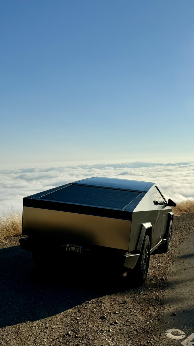 RyanTorresTesla's tweet image. Above the clouds with Cybertruck