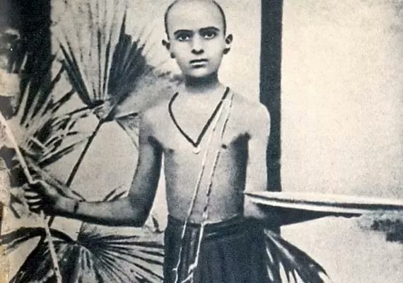 The___brahmans's tweet photo. ये कोई साधारण बालक नहीं है .!

- इनकी एक धमकी पर पाकिस्तान प्रेमी रियासते 10 दिनों के अंदर हाथ जोड़कर भारतीय गणराज्य का हिस्सा बन गए थे

- राजतंत्र को आजीवन जूते की नोक पर रखने वाला बालक

- इस बालक ने फौज भेजकर कश्मीर को भारत का हिस्सा बनाया

- IIT से लेकर isro सब इन्ही की देन है https://t.co/fEGVMZvzKf