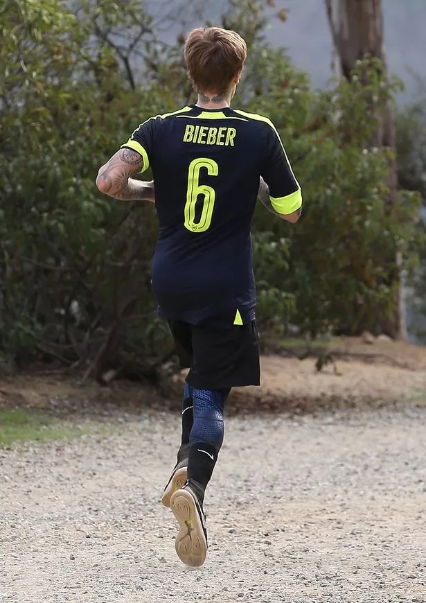 emberettee's tweet photo. Bieber 6 https://t.co/I5E2l6AmdU