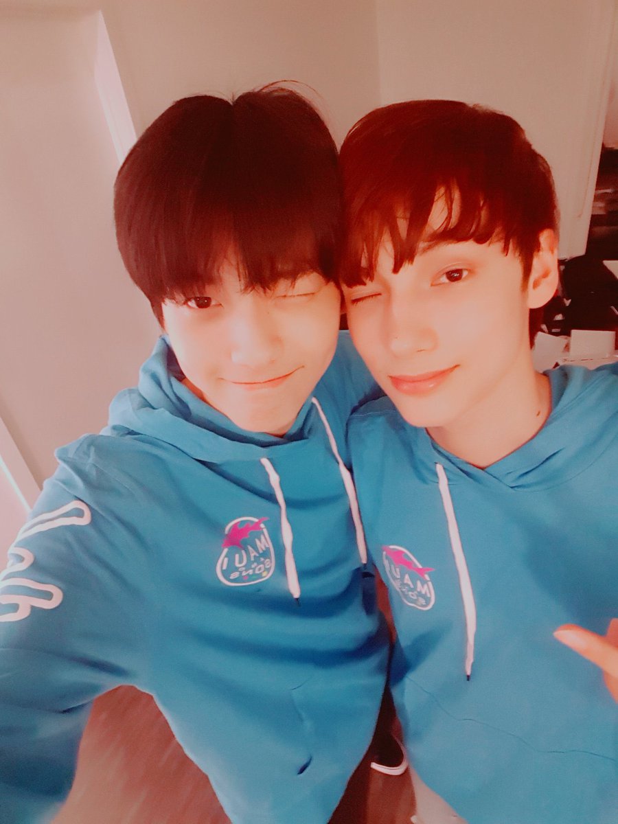 txt_sarangdan2's tweet photo. 껌딱지즈 https://t.co/m5jn71FWtl