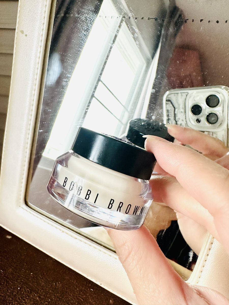 CrazyToReviews's tweet image. วันที่ตื่นสายเร่งๆ ออกจากบ้าน
ตัวเดียวจบ ทั้งบำรุง ทั่งเบส 
ลงก่อนกันแดด 
￼#BobbiBrown
#FaceBase ที่ใส่วิตามินมาให้จุกๆ แต่ใช้แล้วหน้าไม่เยิ้มนะ 

มีขนาดเล็กให้ลองก่อน 
แต่ชอบแล้วซื้อใหญ่เหอะ คุ้มกว่า

s.shopee.co.th/6KkPes9X0c