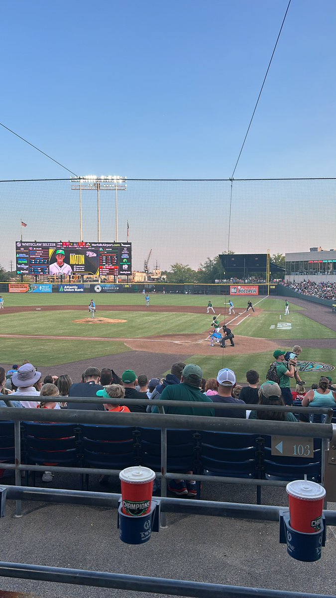 HicksRhena's tweet photo. happy happy happy #GoTides #Birdland https://t.co/QZRTZ0hUpQ