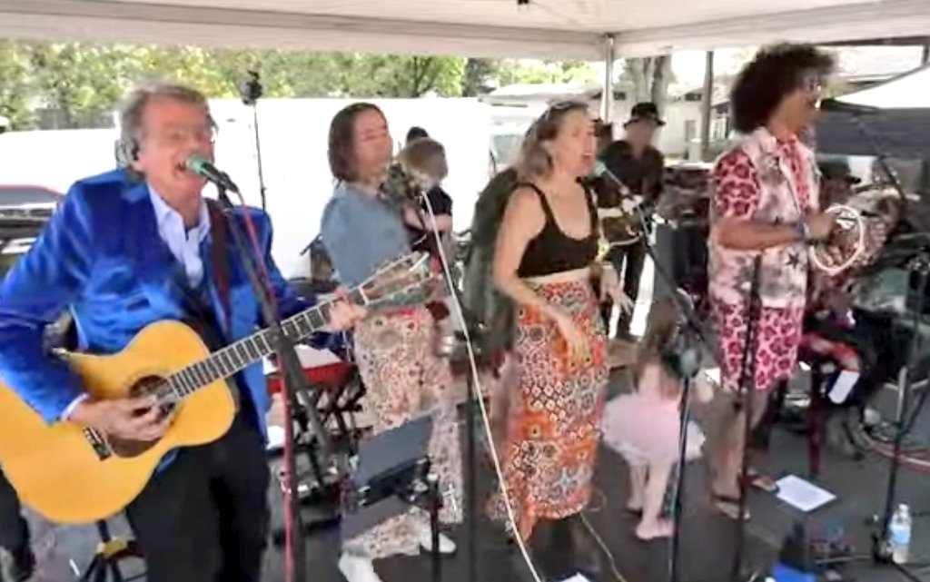 .<a href="/Moonalice/">Roger McNamee</a>’s acoustic set at the Petaluma Music Festival is a family affair! 💜 Live streaming now at moonalice.com!