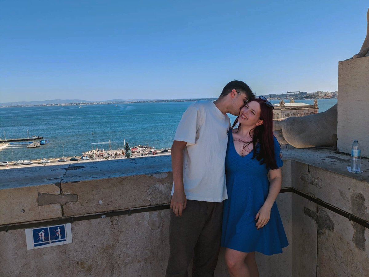 _Ana1805_ tweet media