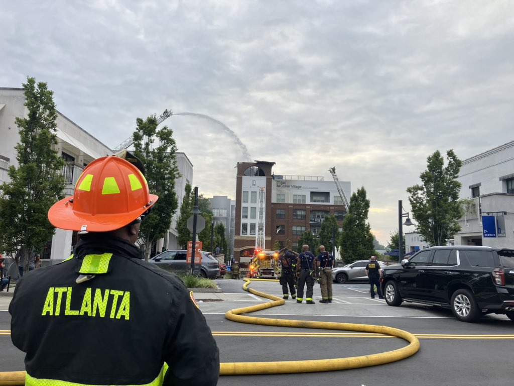 NewswithBridget's tweet image. Firefighters are battling a massive fire at Bell Collier Village on Howell Mill Road. @ATLNewsFirst @peachtreetv