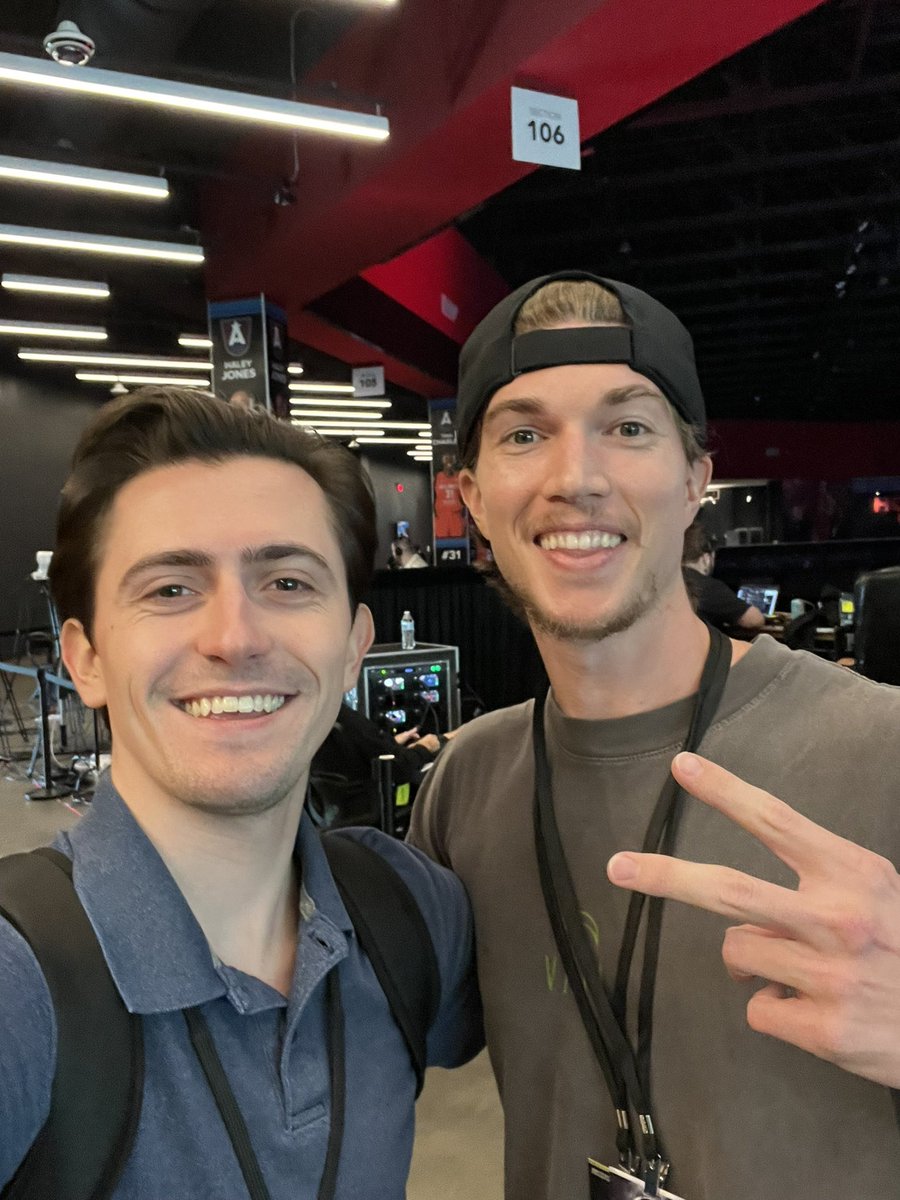 Ty (@reverbed_) on Twitter photo Thanks for shining a light on the Halo open bracket at #HCSAtlanta24!
Great meeting you!
Go follow <a href="/JakeSucky/">Jake Lucky</a> & <a href="/scionesports/">Scion Esports</a> everyone! Thanks for shining a light on the Halo open bracket at #HCSAtlanta24!
Great meeting you!
Go follow <a href="/JakeSucky/">Jake Lucky</a> & <a href="/scionesports/">Scion Esports</a> everyone!