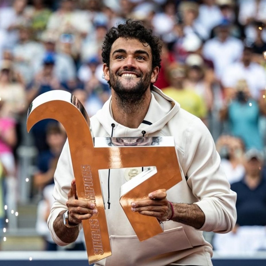 Not_Esportivas's tweet photo. ATP!
Parabéns ao tenista campeão o italiano Matteo Berrettini (🇮🇹) que conquistou o @atptour 250 de Kitzbühel, conquistando o terceiro título no ano e o décimo título na carreira 
#GENERALIOPEN #GO24 #ATPkitz #ThisIsTennis #ATP #ATP250 #Kitzbühel #tennis #MatteoBerrettini https://t.co/Il157wKBXc
