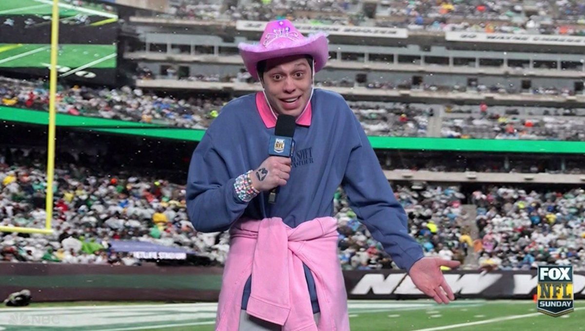 THE13MANUSCRIPT's tweet image. SWIFTIES RIGHT NOW