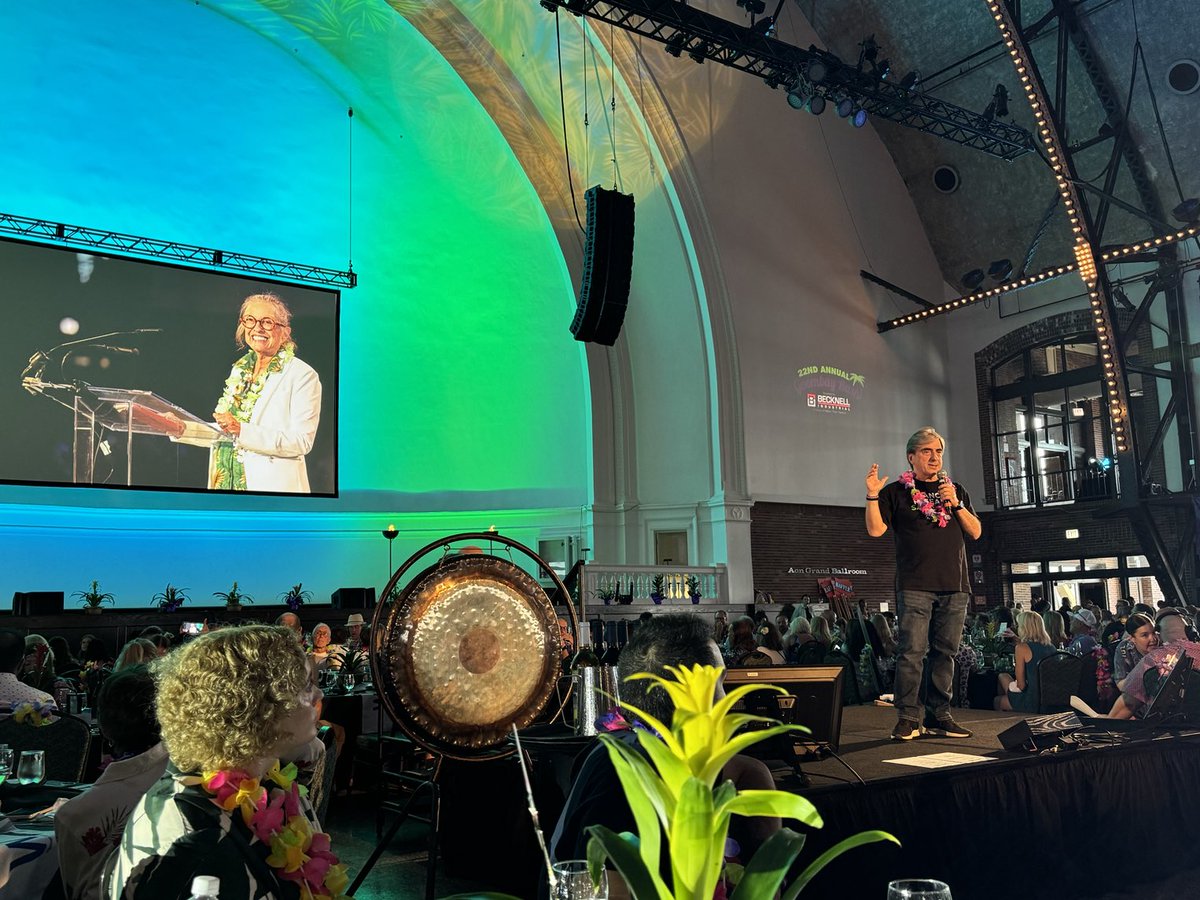 jaltmanmd's tweet image. ⁦@LeonidasPlatan1⁩ sharing inspiring words about the legacy of Ann Lurie and importance of #BasicScience and #translational #research at the #GoombayBash supporting ⁦@LurieCancer⁩ of ⁦@NorthwesternU⁩ and ⁦@NorthwesternMed⁩. 💜