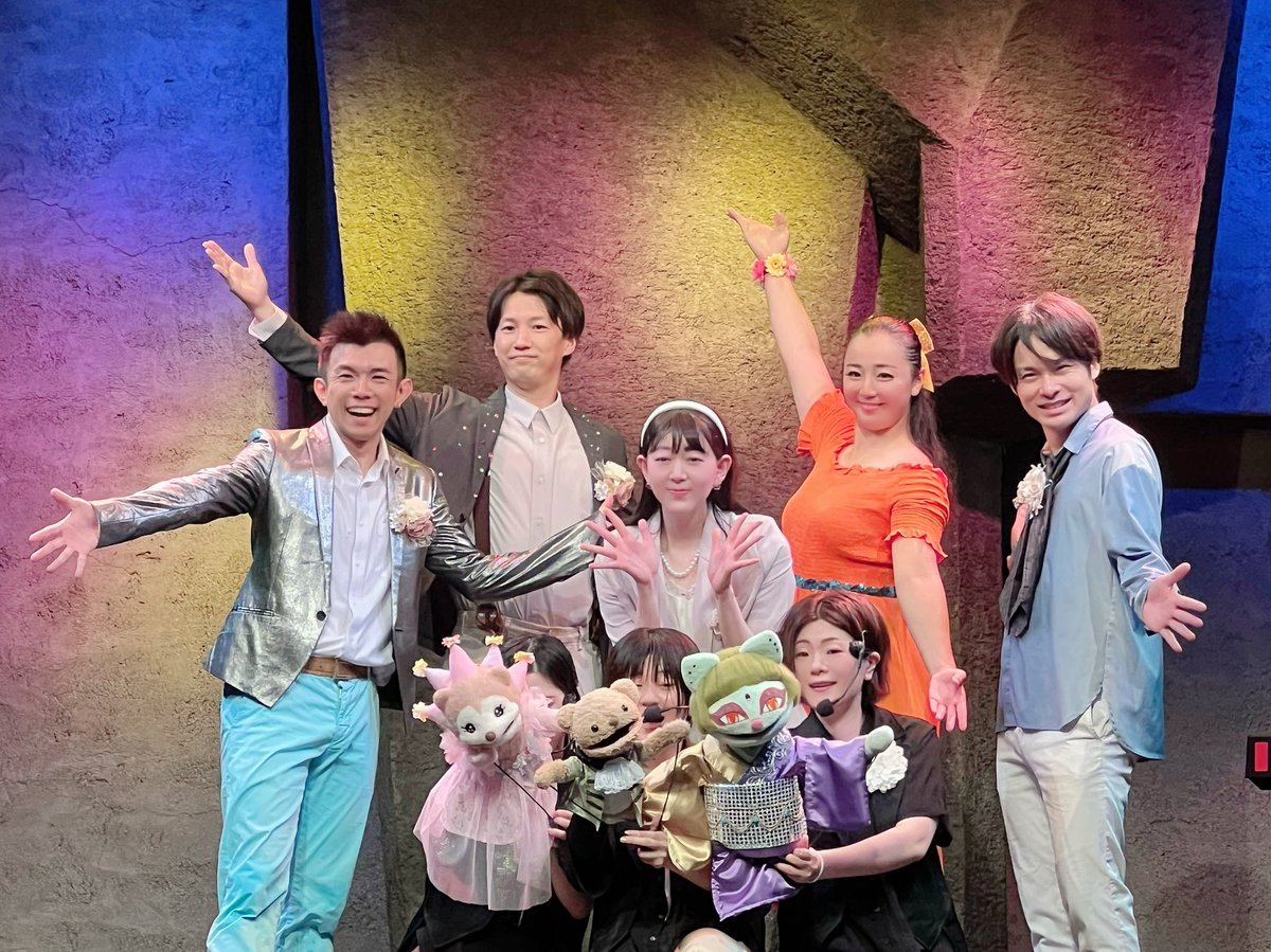ue_chika_da's tweet photo. 昨日は藤原さん大室さんご出演のパペットショー見に行ってきました❣️歌もダンスも素晴らしくめちゃくちゃ楽しい時間であっという間すぎたしもう既にちびとみロス😂笑
ぬい同伴OKとのことだったので私といえばの子😏と、パペットと同じぐらいの大きさかな〜って子連れて行きました！楽しかったねぇ🥰✨ https://t.co/UmXOx8Ioab