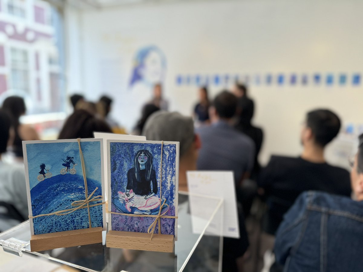 NgoDeiOrg's tweet photo. 🩵Thank you to everyone who joined us today for the opening of “90 Days of You・Gwyneth Ho”! Your support means the world. Special thanks to the talented artist @saar_voirvivre for her moving artwork 📝
#ArtExhibition #PressFreedom #Solidarity #GwynethHo #NGODEI #何桂藍 https://t.co/taXX7Wnmq6