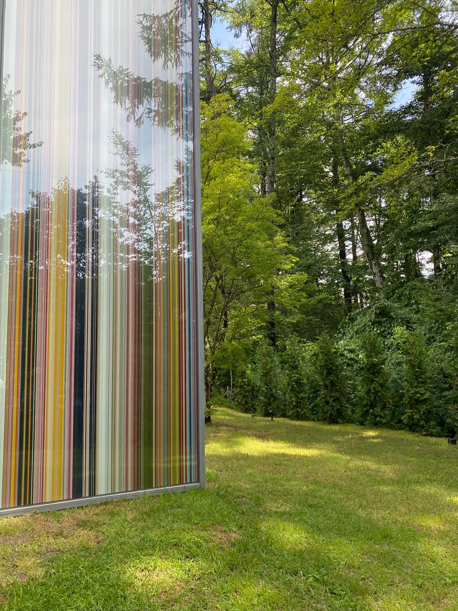 夏休みは、軽井沢でアートをめぐる旅はいかがでしょうか？

Gerhard Richter           
Strip Sculpture Karuizawa