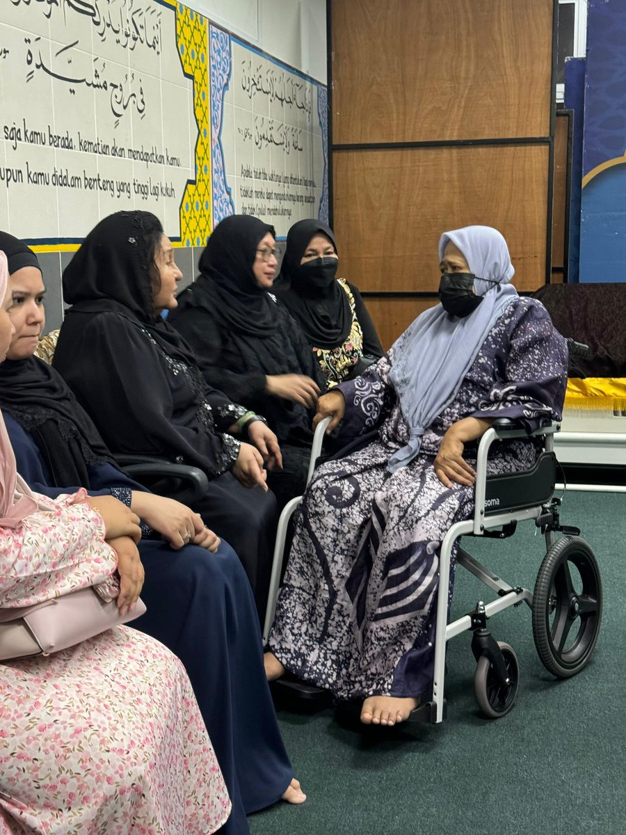 Pada 20/7/24 Sabtu Lepas..Anakanda sulung kami telah kembali ke rahmatullah dan Selamat semadikan di Sg Besi.Kami mengucapkan jutaan terima kasih kpd Pakar2 Perubatan PPUM, Sahabat2 handai dari seluruh negara,ATM (Kagat,Masjid Khalid Al Walid dan Kem Tentera Sg Besi)yg telah byk