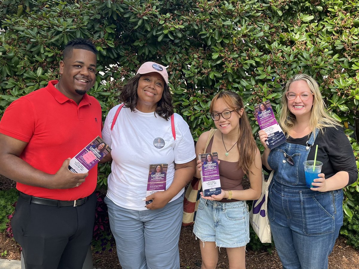 ElectCartwright's tweet image. Continued dropping lit today in Mission Hill! Be sure to sign up for our future canvassing events! 😁

#CartwrightforClerk #bospoli #mapoli