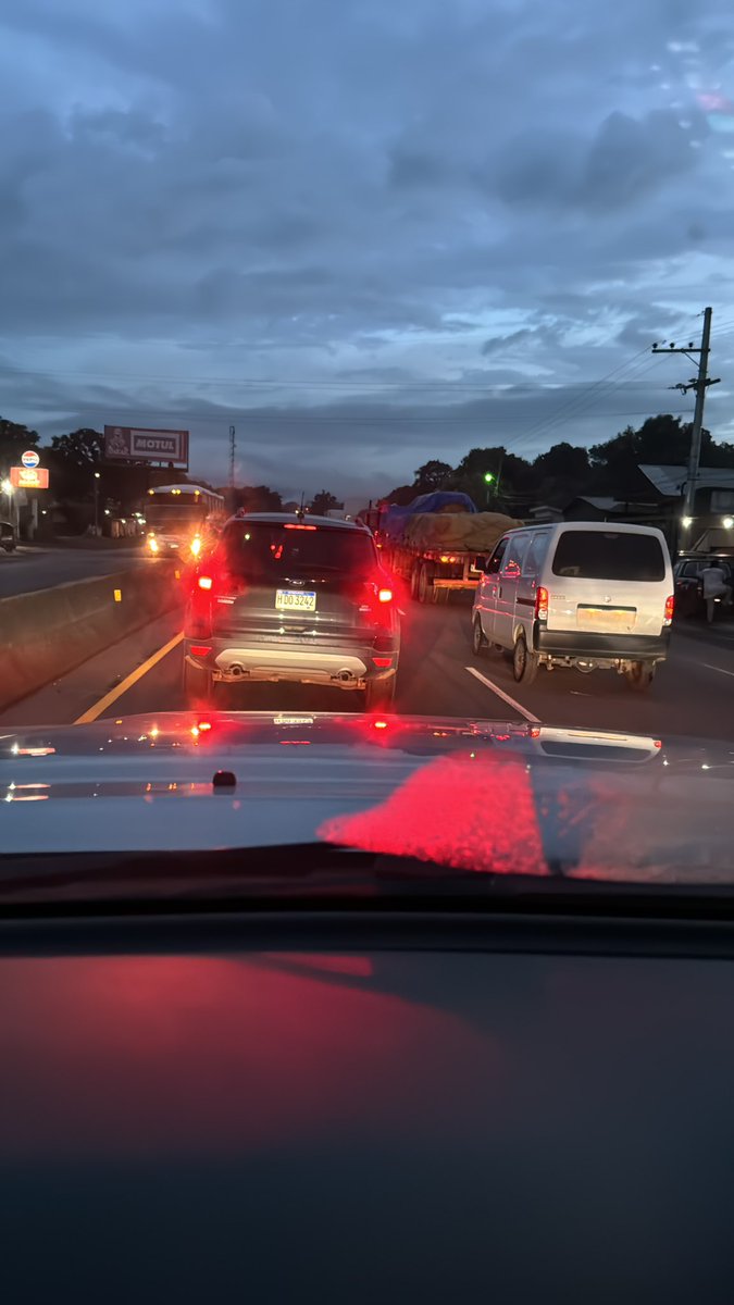 hector_helliel's tweet image. 45 minutos para pasar el peaje de Santa Cruz 🤬 que pésimo servicio el de @covihn