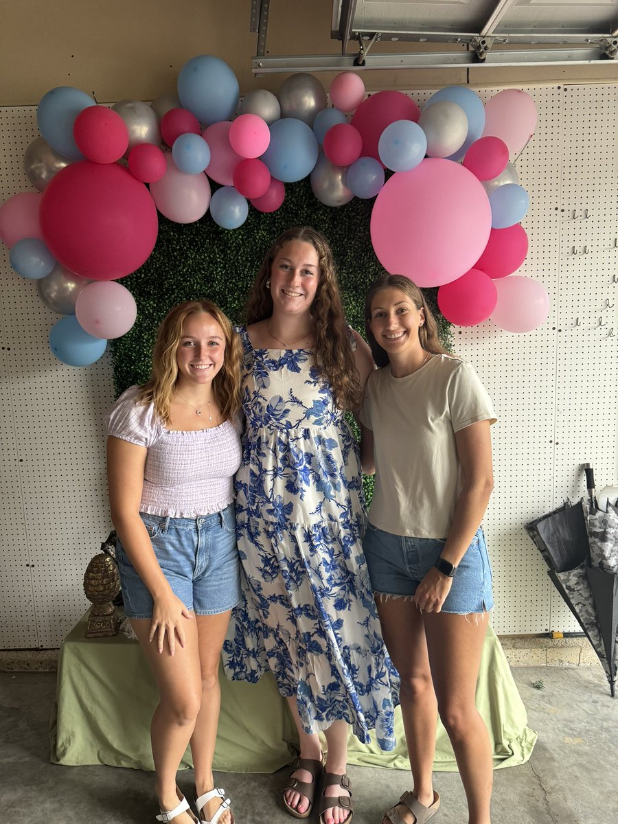 Congratulations <a href="/evie_kraus/">Evie</a> So proud of you and all that you accomplished at FHN! Best of luck at KU! Love to see these alumni! #alwaysaknight <a href="/BeckaBrissette/">Becka Brissette</a> <a href="/ErmelingHannah/">Hannah Ermeling</a> <a href="/TMoranFHN/">Tommy Moran</a> <a href="/jastewart1313/">Jesse Stewart</a> 🖤💛🏀🥎