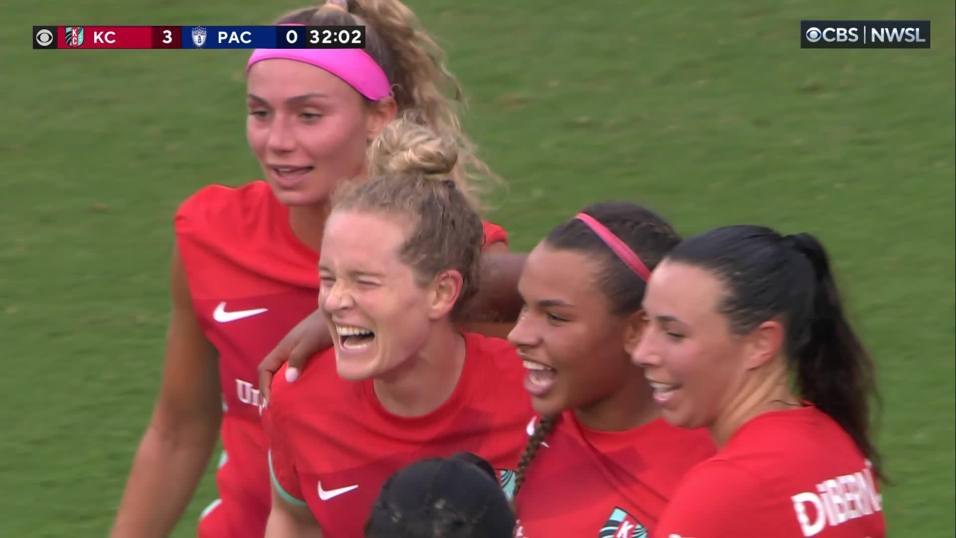 Hats off to Hamilton!Kristen Hamilton joins in KC's goal scoring fun 🎉