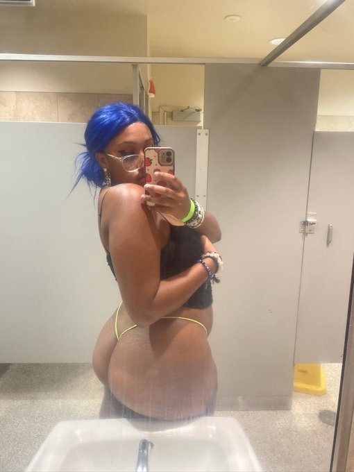 do you love me? @~@ https://t.co/s3TAf7H9o6