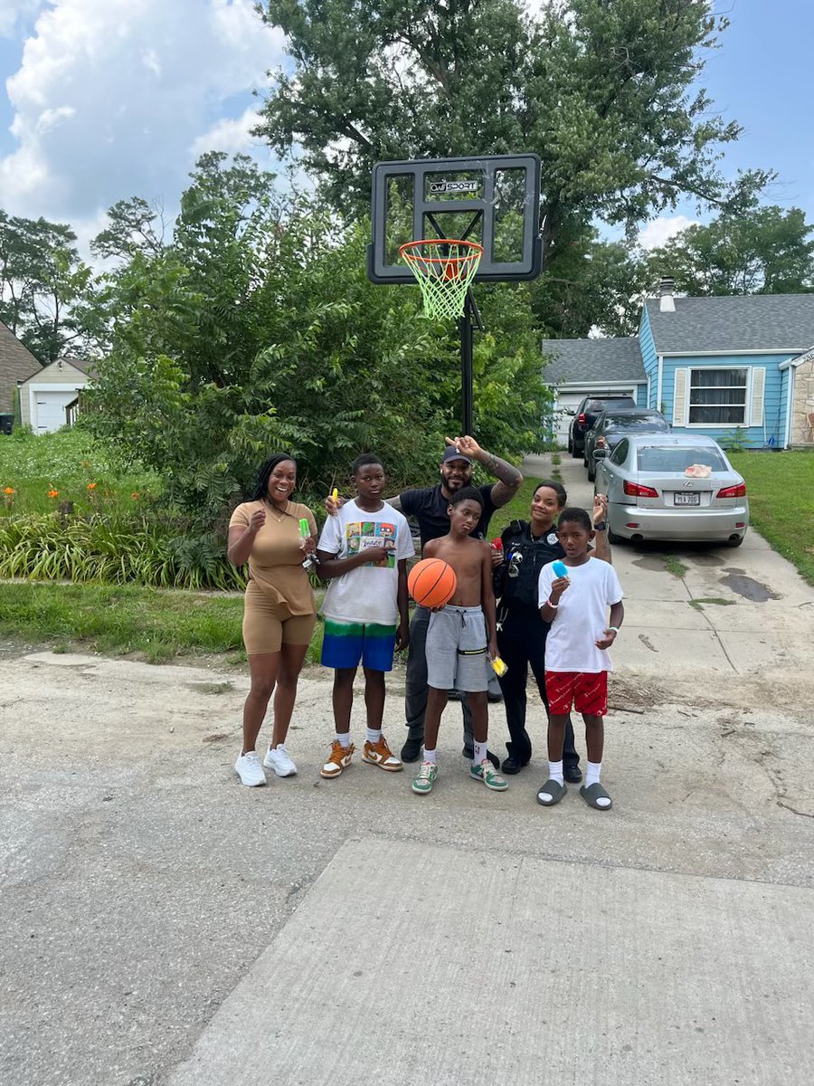 KangerKen's tweet photo. Love it when our #OperationNETS followers give us tips because they care about their neighbors๐ฏ
Thanks @omaha_scanner for supporting our community efforts & the hoop donation.
The young man called me wondering when I would be there with his new hoop he was so excited! ๐ฎ๐๐โโ๏ธ https://t.co/CpQIC7xN98
