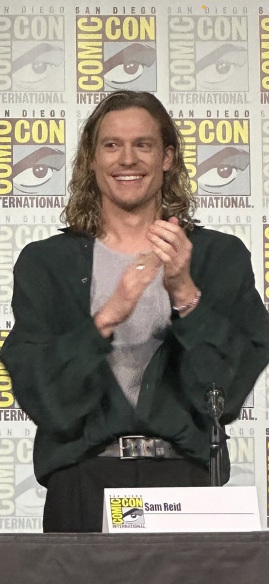 is_stoph's tweet photo. Thanks to @SD_Comic_Con coverage, was able to get confirmation for the bracelets still on Sam and Delainey. “Brat Prince” & “Louis ❤️ Lestat”. #SDCCBracelets #SDCC2024 https://t.co/lxPeSKvx2b