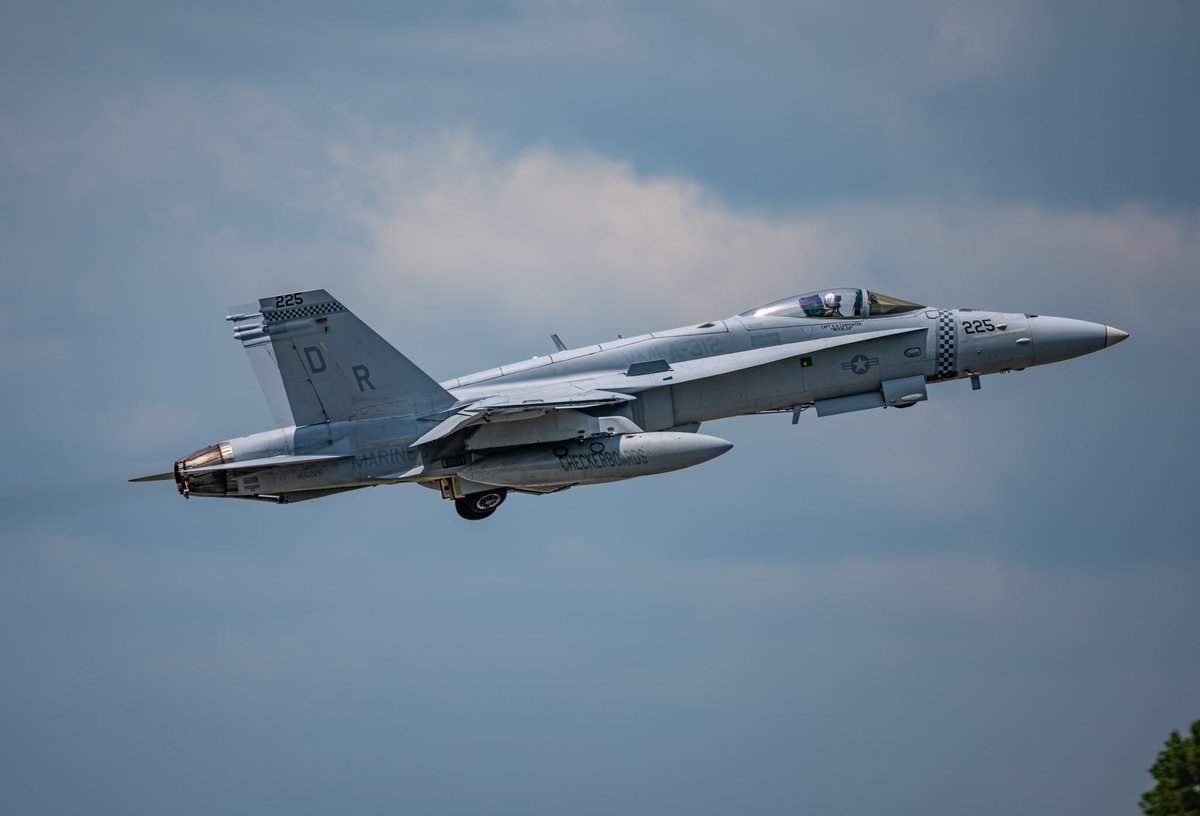 jonmalizia's tweet image. Marine Corps F-18C departing Wilmington International Airport #KILM #F18C #MarineCorps