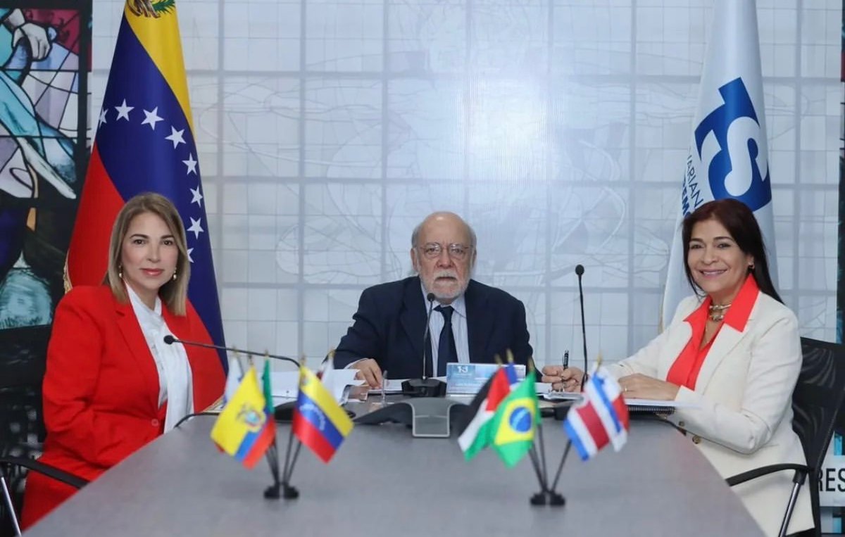 AlvesCarmenN's tweet photo. El  TSJ participa activamente en mesas técnicas de trabajo en la XXII Cumbre Judicial Iberoamericana, donde los magistrados Luis Damiani, Carmen Alves y Fanny Márquez, aportarán sus recomendaciones en los temas perspectivas de género y transparencia judicial✍🏻⚖️. https://t.co/bHl4OBm3qJ