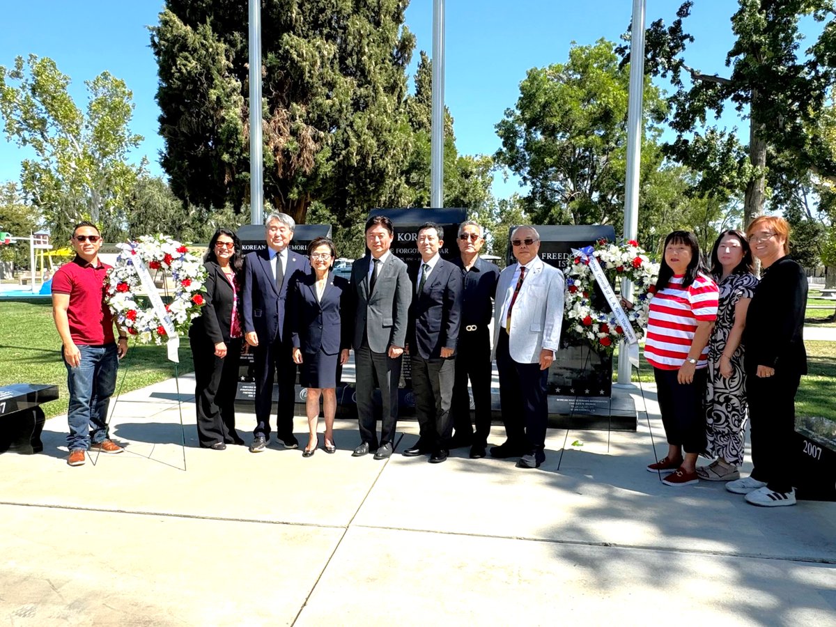 karenkgoh's tweet image. Thank you to the 9-member delegation from Bakersfield’s #sistercity, #Bucheon, Korea, Mayor Yong-eek Cho, and Junghee Mun, Consul of the Republic of Korea, LA, for joining  Bakersfield Sister City Corporation at the 71st Anniversary commemoration of the #KoreanWar Armistice.