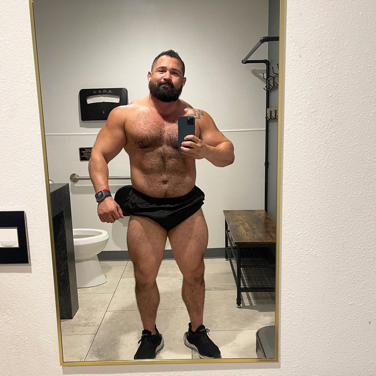 RT if you love muscle bears 🐻