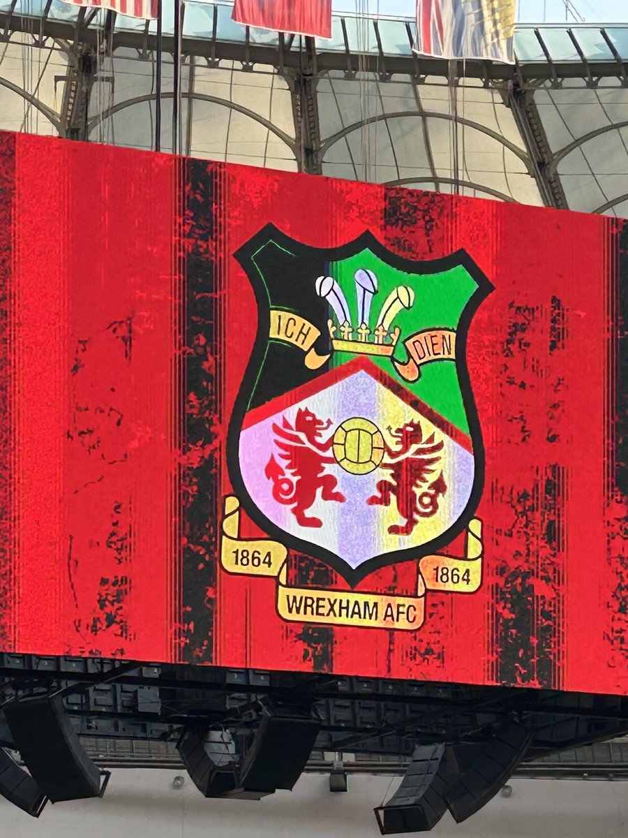 Sniper and hottie #ElliottLee #6 scores for #Wrexham. It’s now 3 - 1 against #VancouverWhitecaps 
 #WrexCoastTour 2024 in #VanCity.