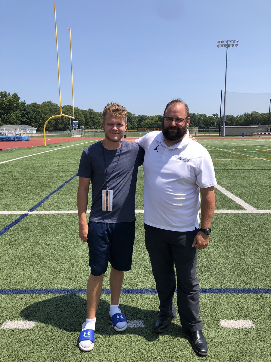 IanLadd29's tweet photo. Got my first football offer from Beloit College and and took a great campus tour today! Thankful for the opportunity! @Coach_Soenksen @CoachLanghoff @CoachButz22 @BeloitBucsFB @tmehlhaff10 https://t.co/K4pO276xI2