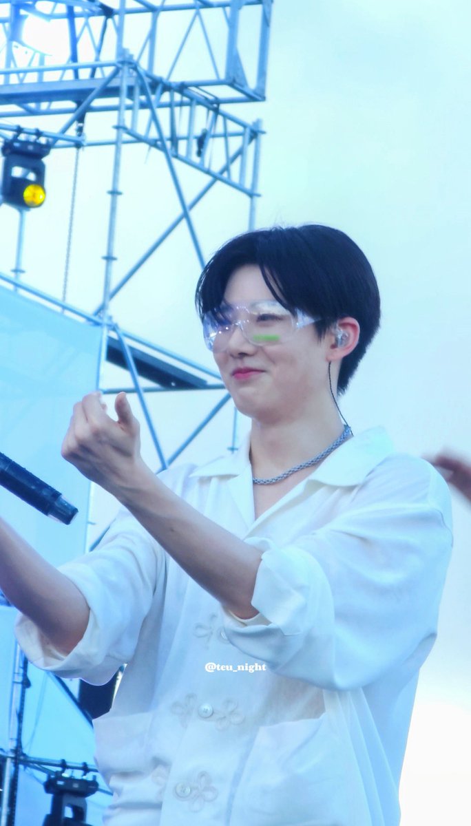 teu_night's tweet photo. 240727 WATERBOMB BUSAN
🥊💦

#JUNKYU #준규
#TREASURE #트레저 https://t.co/FWJG5JeJl7