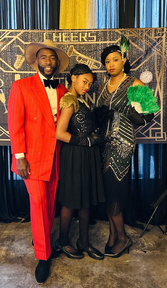 #roaring20stheme 
#goldmonfamilyreunion
#kansascity
<a href="/eddy_luster/">Eddy Luster</a>