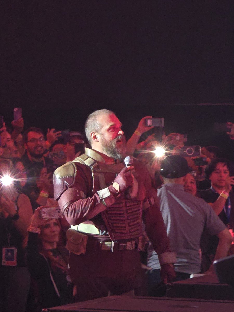 CineDeev's tweet image. El actor #DavidHarbour llega con su traje de #RedGuardian #MarvelComics 🔥🔥🔥 
#sdcc2024 #SDCC24 #SDCC
