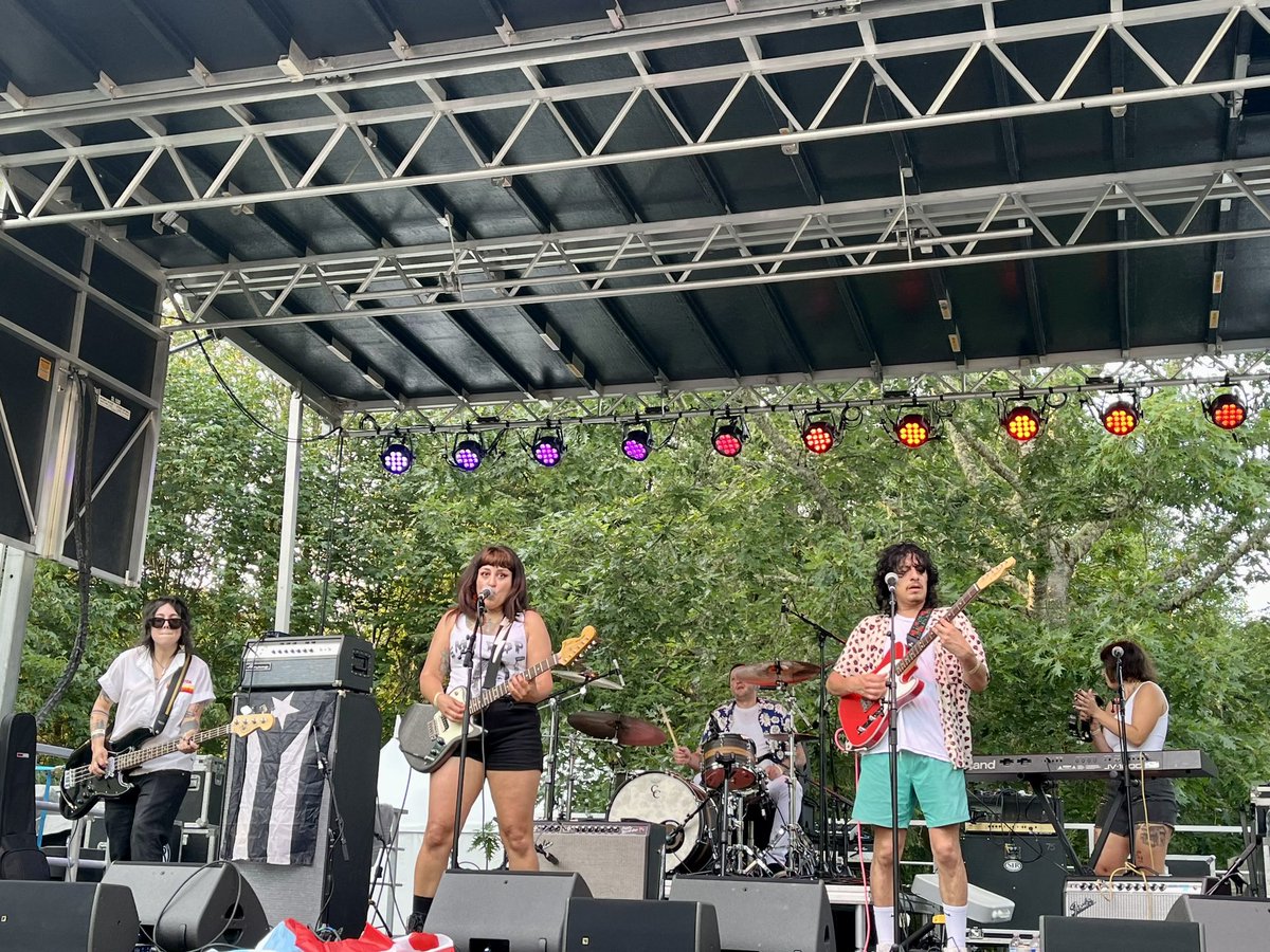 nadamucho's tweet photo. Emi Pop (@emipopmusic) is a band! Punk rock via Puerto Rico for the win at @Timberfest. @todd_m_terry reporting https://t.co/K2E5XDpZ1B