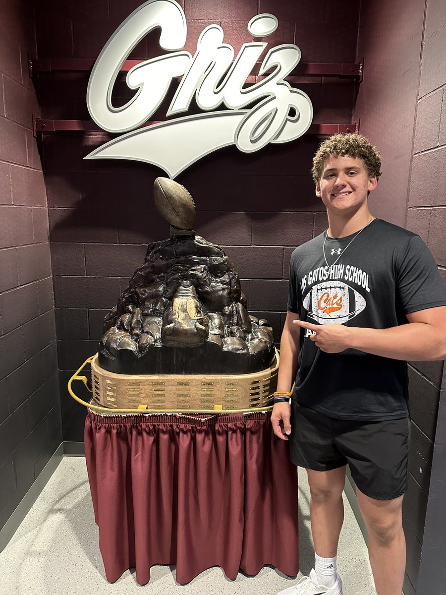rjcannan2025's tweet photo. Thank you @GrizCoachGreen  and @DSnyderGrizFB  for the tour of the @MontanaGrizFB  facilities.  #GoGriz https://t.co/An9VoIjhWf