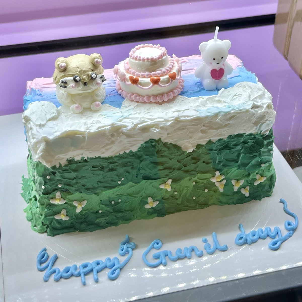 summerdiary724's tweet photo. 카페 2일차 오픈했습니다🐹
오늘 오후 8시부터 카페 철거가 시작되며 디피된 폼보드 수령 원하시는 분은 철거 시간에 방문하시면 가져가실 수 있습니다! 

#My_Summer_Diary
#구름이_건넨_일기장 https://t.co/jpWuTc01Wz