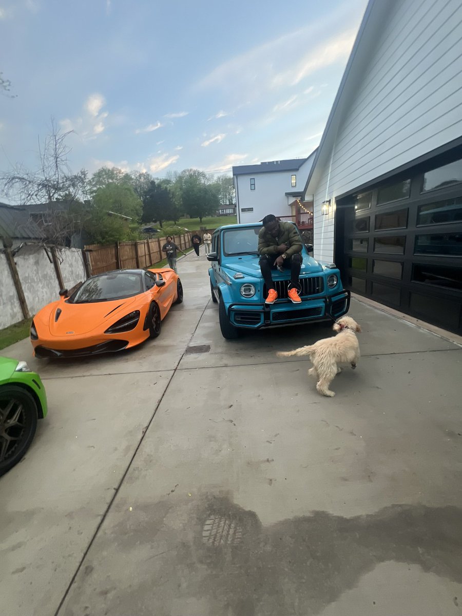 Psychotropix's tweet photo. 24 years old

Just took delivery of my F8

+1 more supercar coming around Christmas

Almost a M in cars and I'm just getting started 

🥂 https://t.co/4SF3UPDXQK