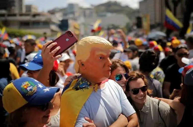 cine_escuela's tweet photo. Por qué la extrema derecha mundial sueña con vengarse en Venezuela, por @vijayprashad https://t.co/qGlBFL2v1A https://t.co/zhD03PlWzp
