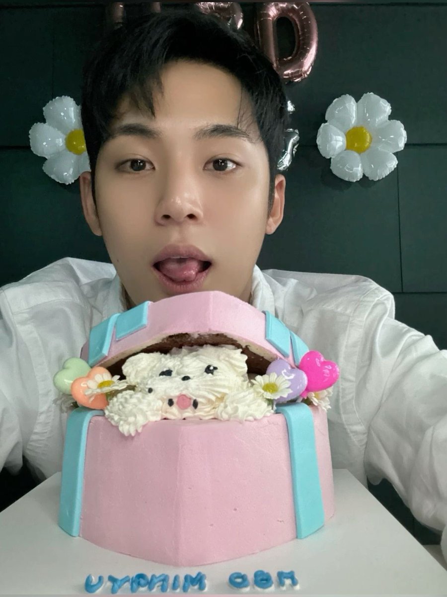 mingyuhourly's tweet photo. #MINGYU #민규 #세븐틴 #SEVENTEEN @pledis_17 https://t.co/6Hw56w7m4s