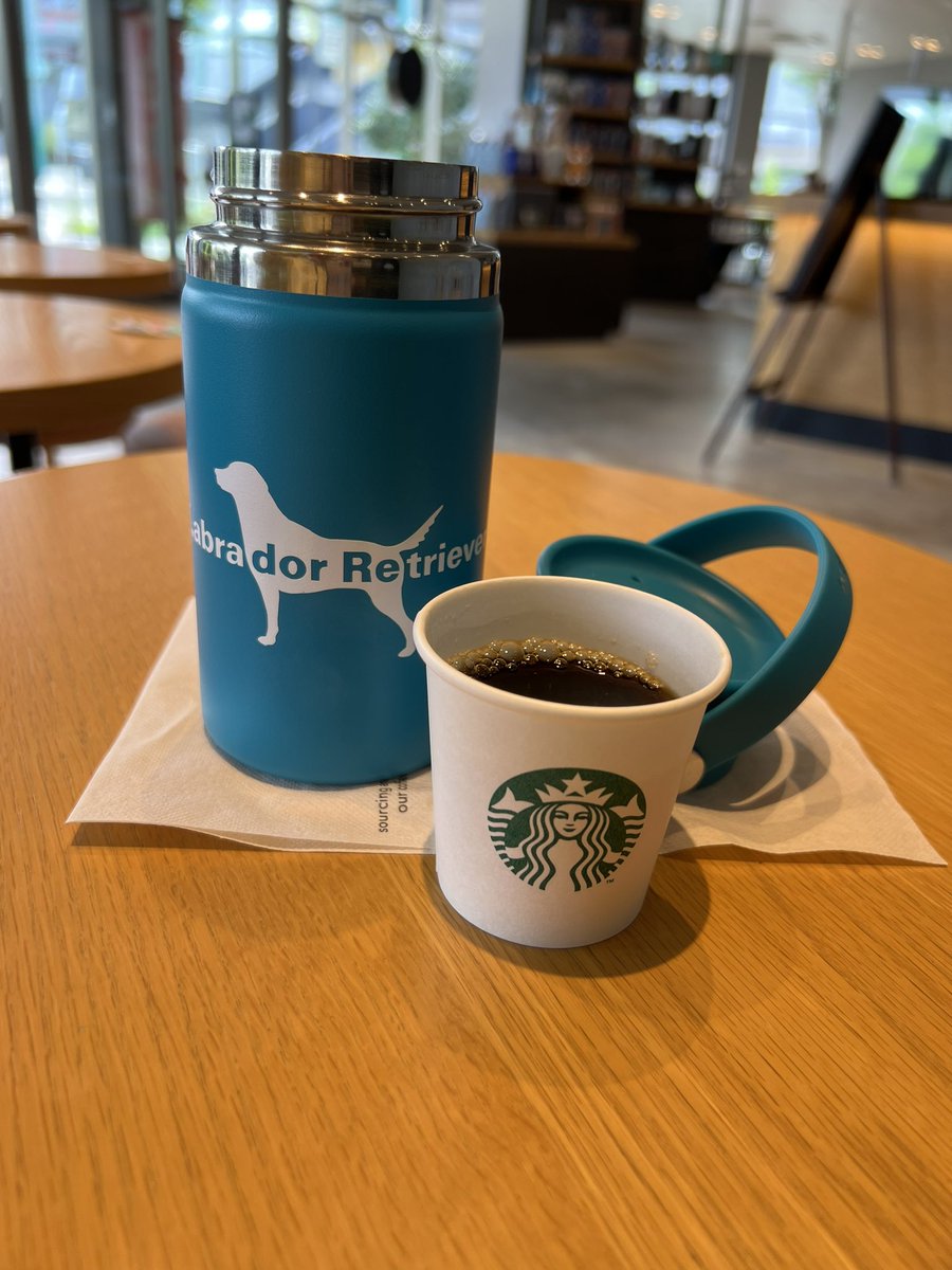 sumomo_cafe's tweet photo. 今日は父の命日なのでお墓参り
7時前から30度越え💦
早くから開いてたスタバに感謝〜✨ https://t.co/K0DaIndUdk