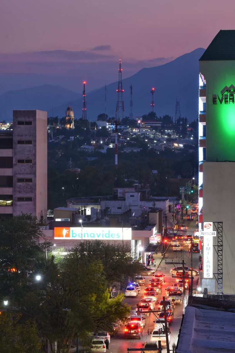 CdVictoriaTamps's tweet photo. Cuando cae la noche en #CdVictoria, #Tamaulipas. 🙂

 📸: @Leolop_ https://t.co/JOIMH3KYFC