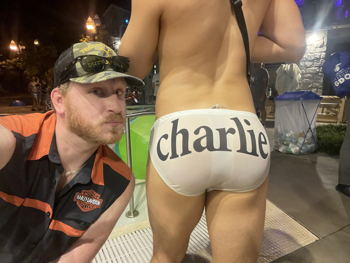 DJiCharlie's tweet photo. exclusive merch drop. ATL bootys wear it  for me 🥹🥹❤️. https://t.co/wVl0uxEzB3