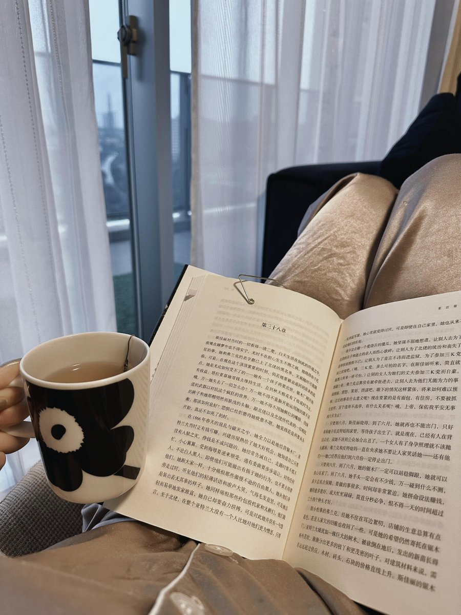 When it rains, I can't go anywhere, so I curl up on the couch with a cup of Darjeeling tea and a favorite novel.
is the most romantic thing I can think of. 🥰