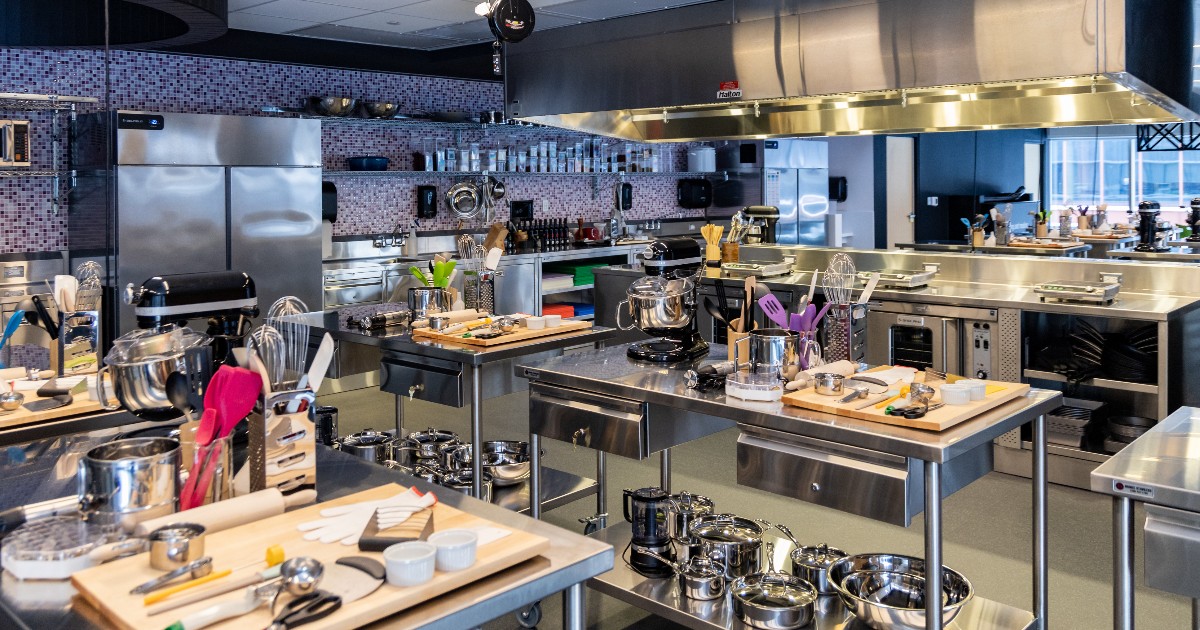 Did you know our Summer Reads grand prize is a private culinary class for up to 12 people at Stanley A. Milner Library? 🍳  Track your reading and do some super fun activities to enter to win! Find out more: bit.ly/318EVun

#SummerReads #YEGReads #YEG