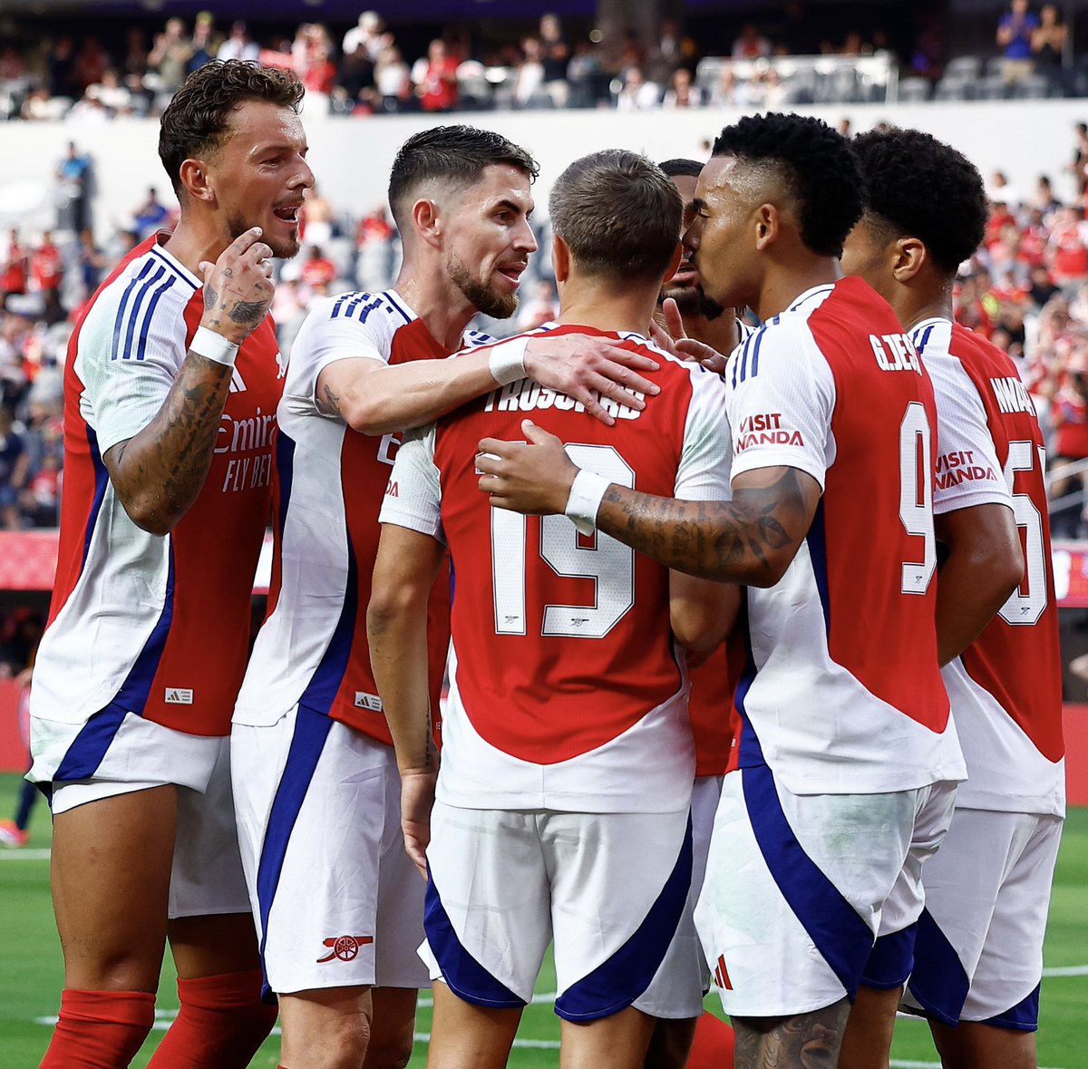 ArsenalN7's tweet photo. 🏟️ No Arsenal fan should have less than 5000 followers. REPOST, like and reply with your 𝕏 handles. Let’s go Gooner family ⚪️🔴 https://t.co/uIo0DCwKTD