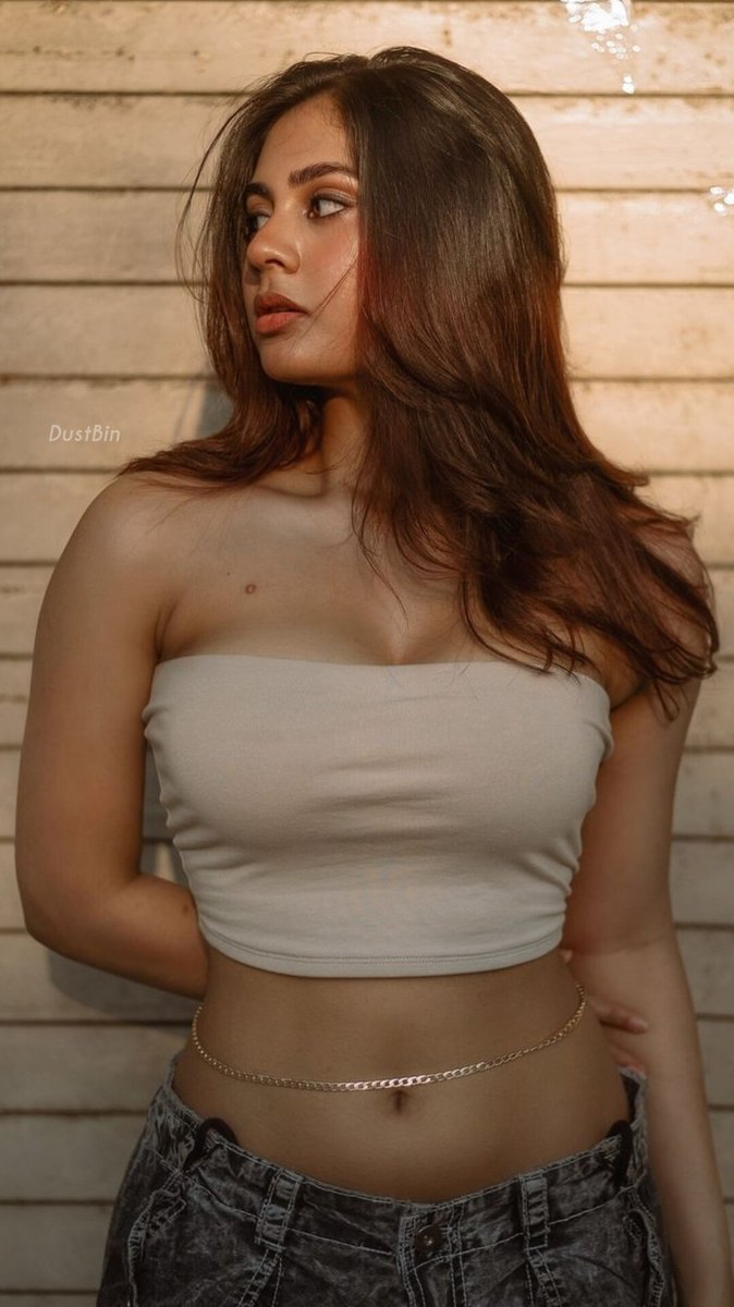 dustbin_13's tweet photo. 𝙎𝙧𝙪𝙨𝙝𝙩𝙞 𝘽𝙖𝙣𝙣𝙖𝙩𝙩𝙞 🥶
#SrushtiBannatti #Shrusti https://t.co/inl4GPr5Cb